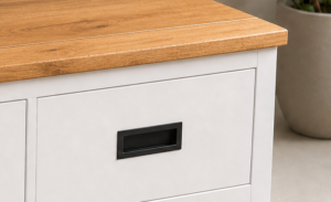 Mueble TV artesanal de castaño y blanco de Ebanistería Luengo